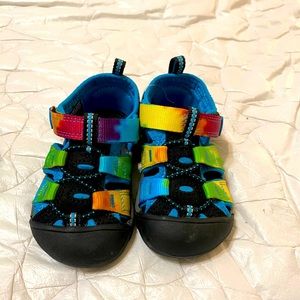 Limited edition toddler keen Sandals!  Sold out! Size 8